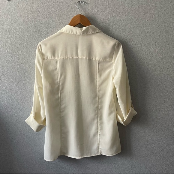 Coral Bay Woman’s Button Down Cream Blouse Small - Picture 2 of 10